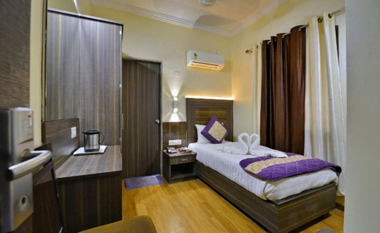 โฮเต็ล เดอะ สมาร์ท Hotel จาบัลปูร์ ภายนอก รูปภาพ