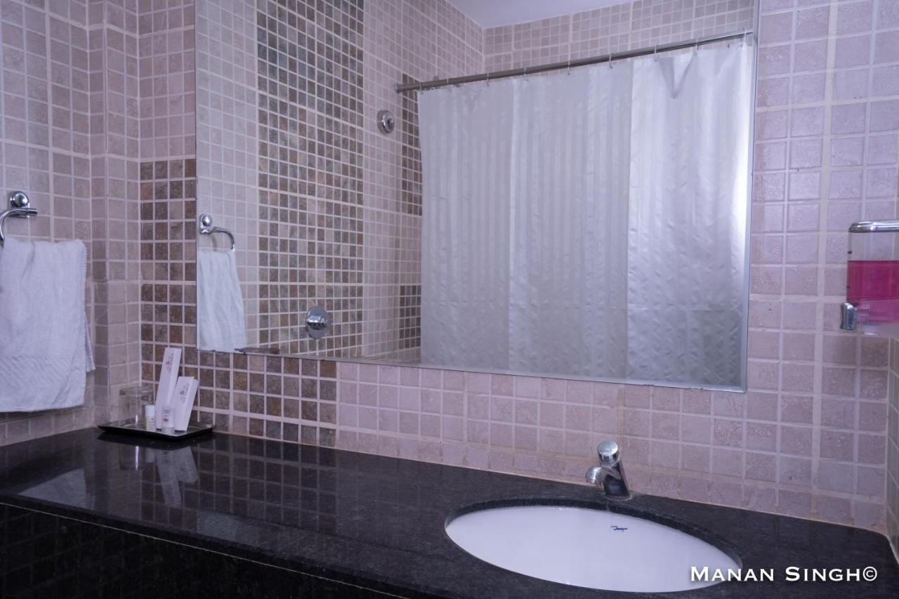 โฮเต็ล เดอะ สมาร์ท Hotel จาบัลปูร์ ภายนอก รูปภาพ