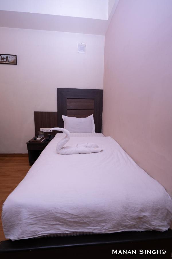โฮเต็ล เดอะ สมาร์ท Hotel จาบัลปูร์ ภายนอก รูปภาพ