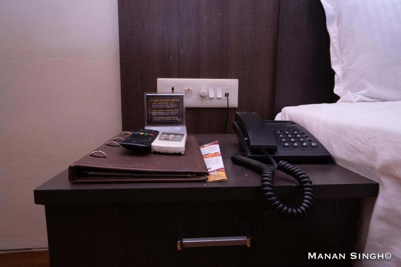 โฮเต็ล เดอะ สมาร์ท Hotel จาบัลปูร์ ภายนอก รูปภาพ