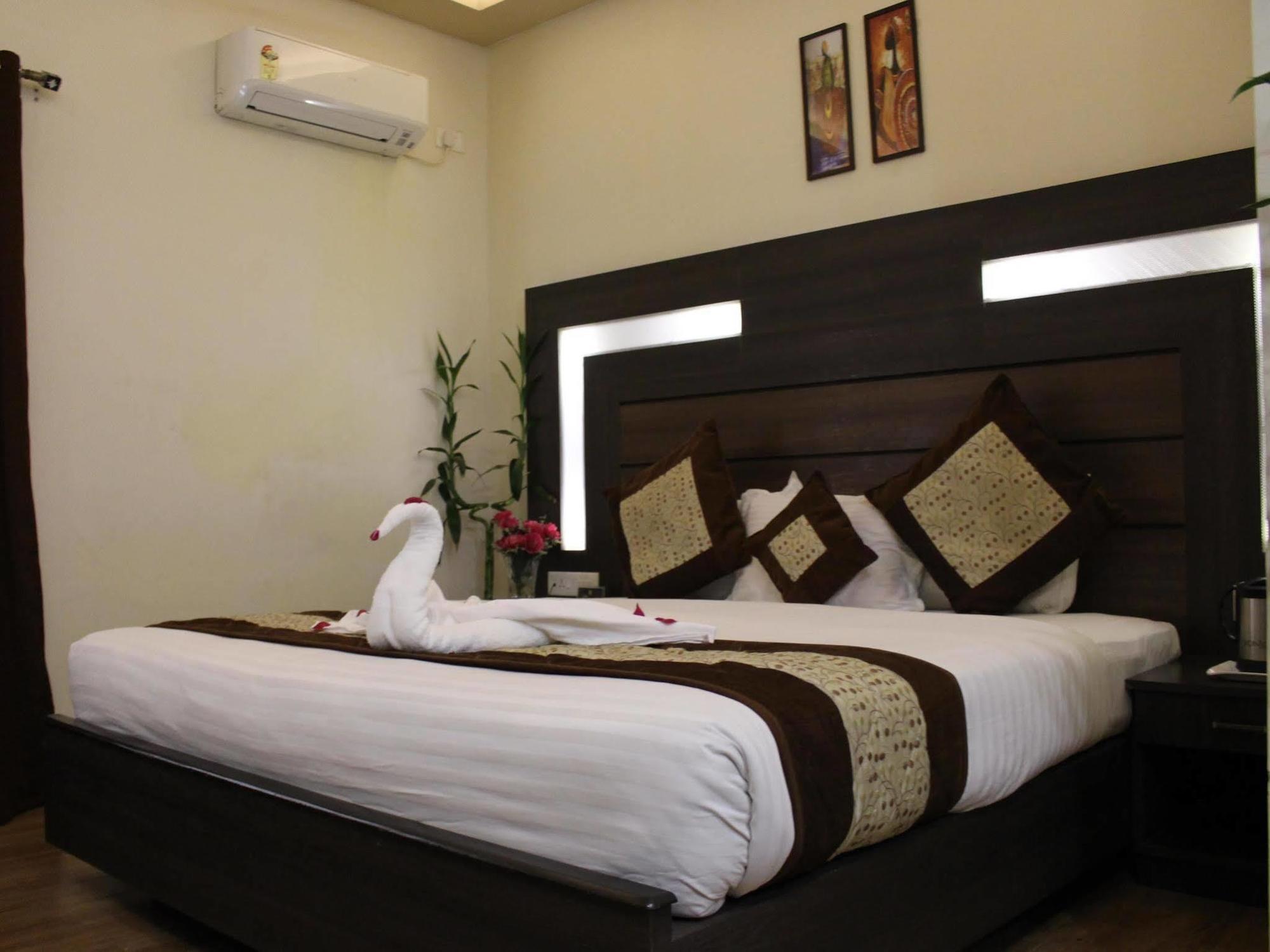 โฮเต็ล เดอะ สมาร์ท Hotel จาบัลปูร์ ภายนอก รูปภาพ