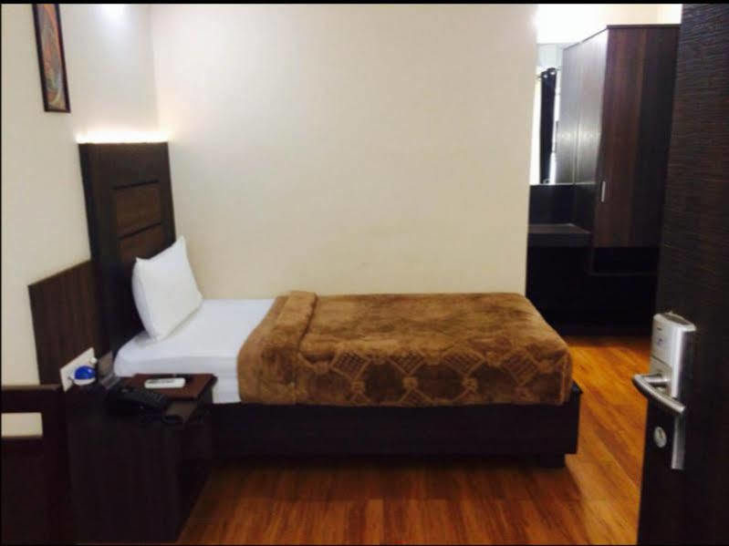 โฮเต็ล เดอะ สมาร์ท Hotel จาบัลปูร์ ภายนอก รูปภาพ
